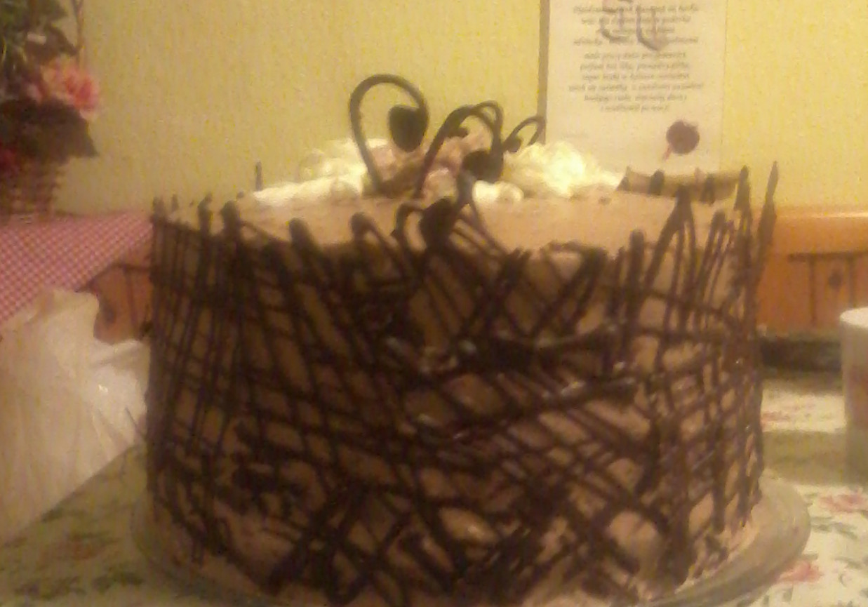 tort czekoladowy z wiśniami foto