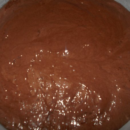 Krok 2 - Tort czekoladowy z wiśniami foto