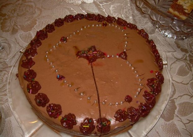 Fotografia przedstawiająca tort czekoladowy