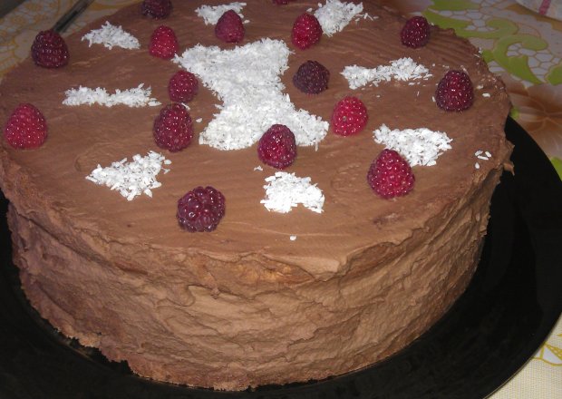 Fotografia przedstawiająca tort czekoladowy