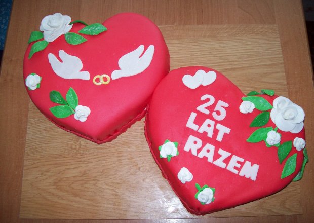 Fotografia przedstawiająca tort dwa serca