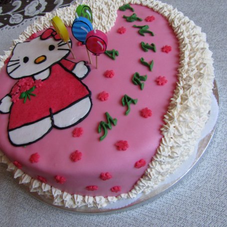 Krok 10 - Tort hello Kitty foto