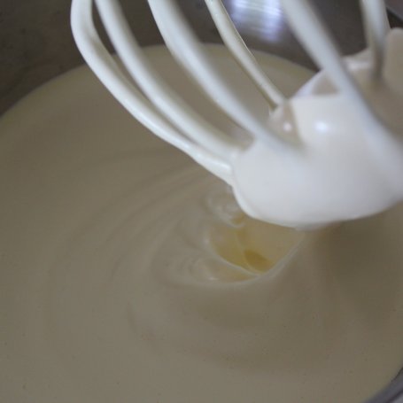Krok 1 - Tort kakaowy z frużeliną wiśniową foto