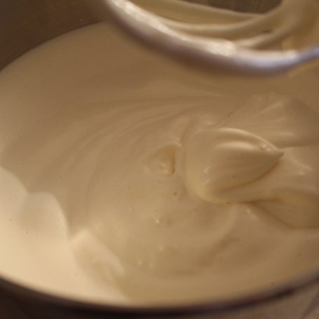 Krok 2 - Tort kakaowy z frużeliną wiśniową foto