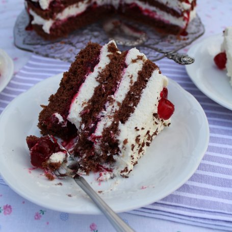 Krok 6 - Tort kakaowy z frużeliną wiśniową foto