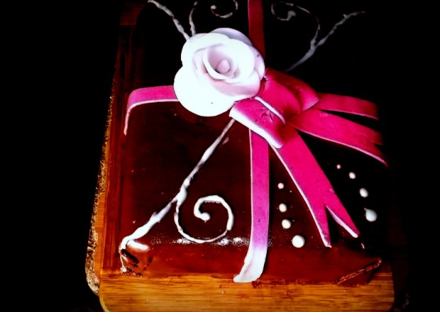 Fotografia przedstawiająca Tort kakaowy z musem czekoladowym