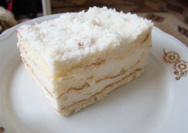 Fotografia przedstawiająca tort kokosowy