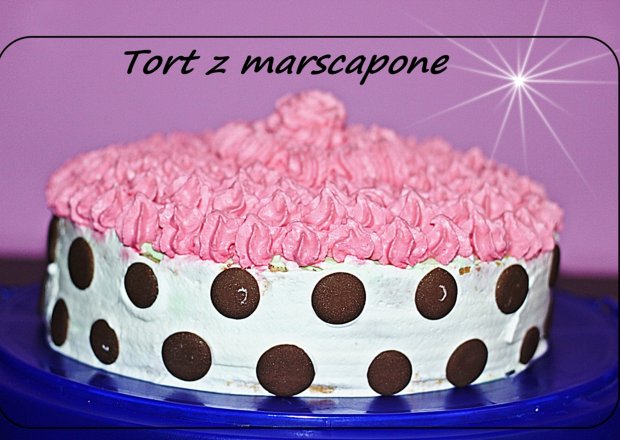 Fotografia przedstawiająca Tort kolorowy z mascarpone