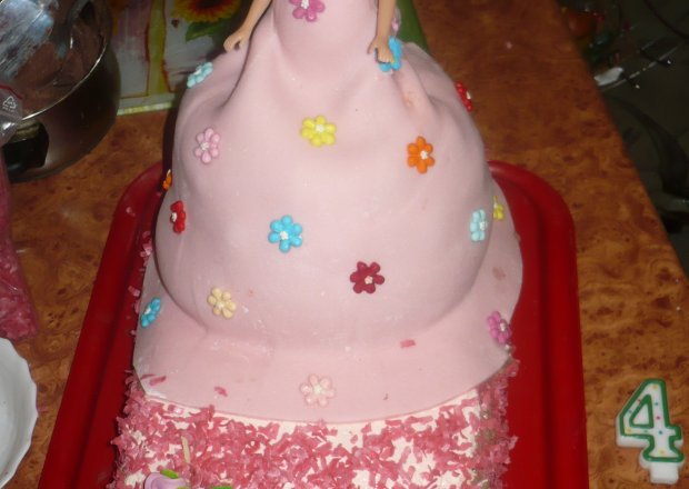 Fotografia przedstawiająca tort księżniczka