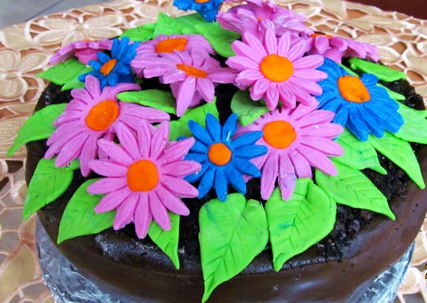 Fotografia przedstawiająca Tort kwiatek w doniczce