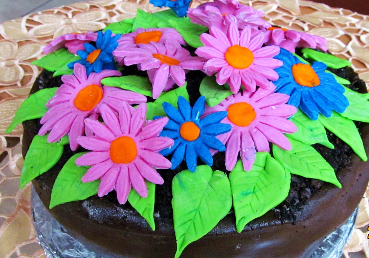 Tort kwiatek w doniczce foto