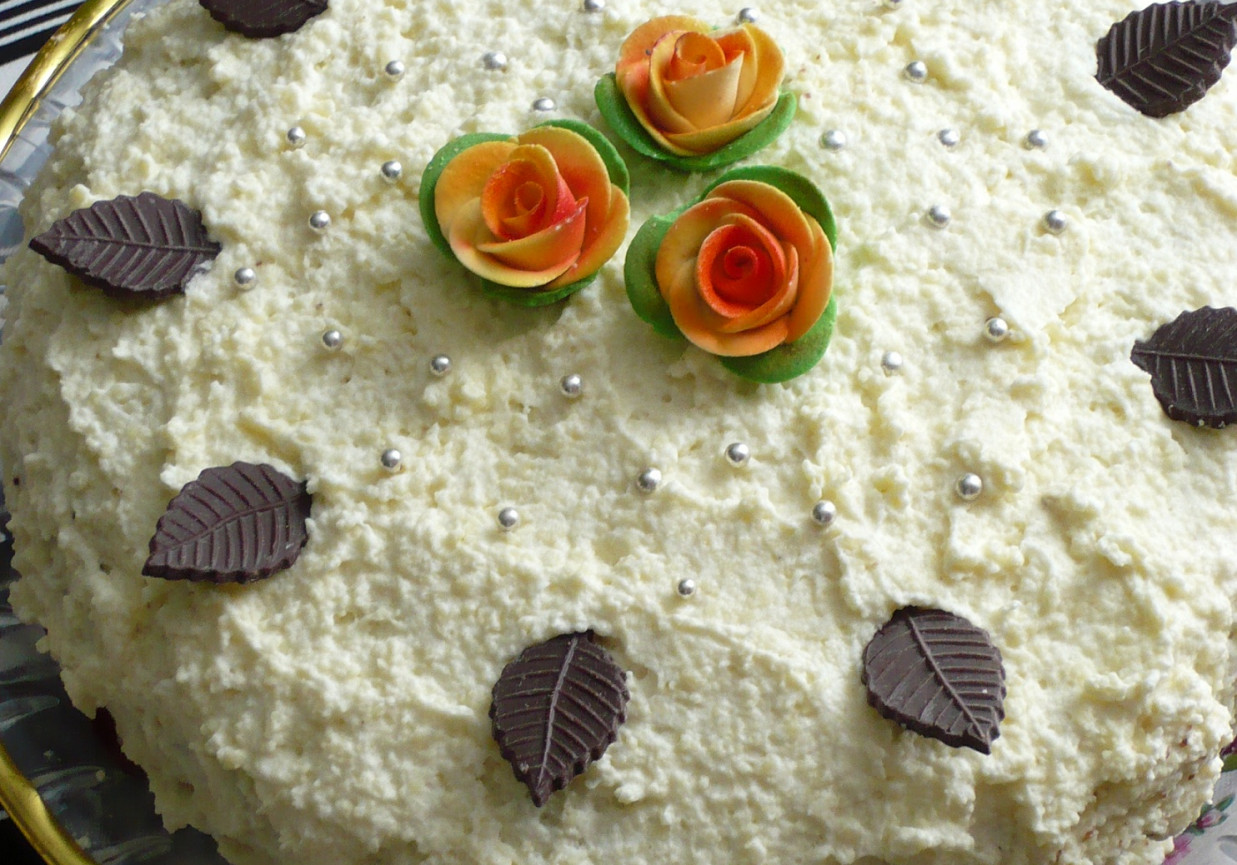 Tort makowy z białą czekoladą foto