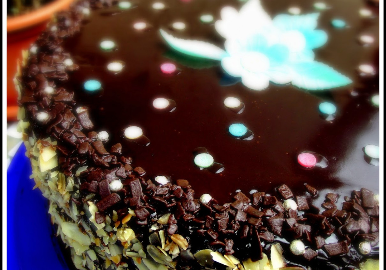 Tort makowy z niebiańskim kremem foto