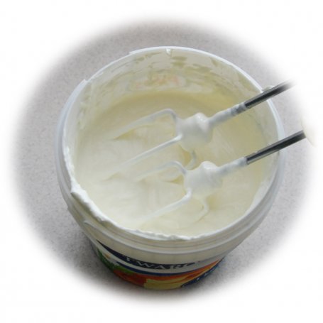 Krok 2 - Tort malinowy z mascarpone foto