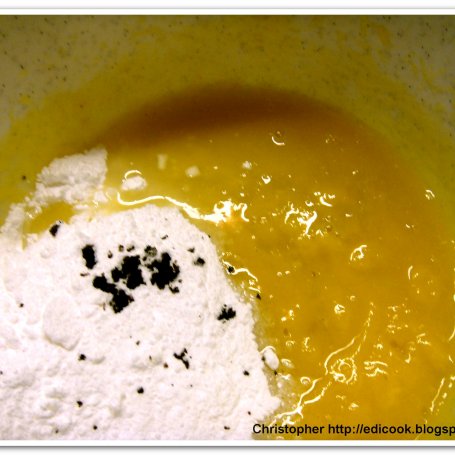 Krok 6 - Tort marcepanowy z mango. foto