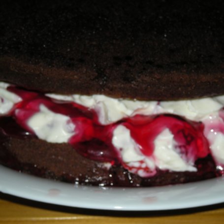 Krok 3 - tort mascarpone z truskawkami foto