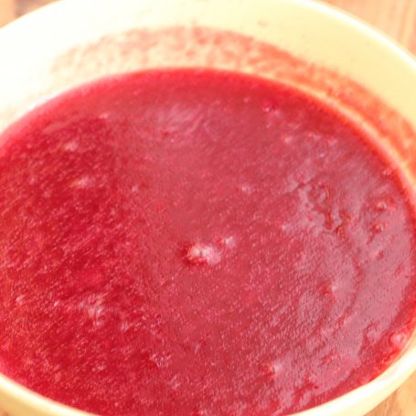 Krok 4 - Tort mocno porzeczkowy foto