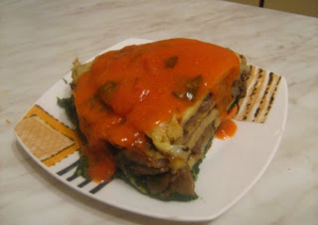 Fotografia przedstawiająca Tort nalesnikowy pieczarkowo - szpinakowy