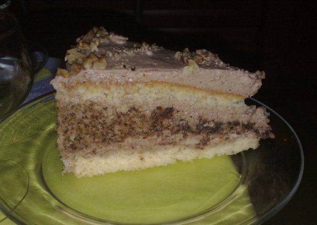 Fotografia przedstawiająca Tort orzechowo-czekoladowy