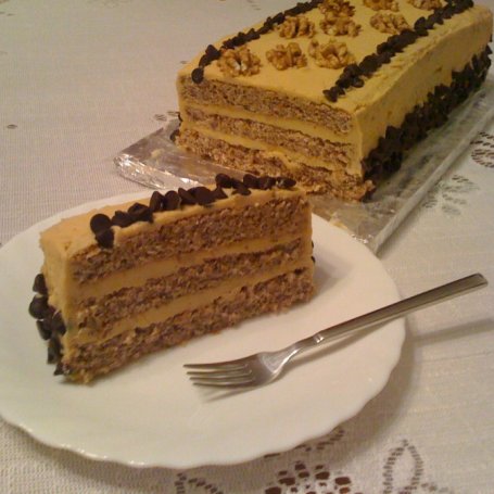 Krok 9 - Tort orzechowy z kremem kajmakowym foto