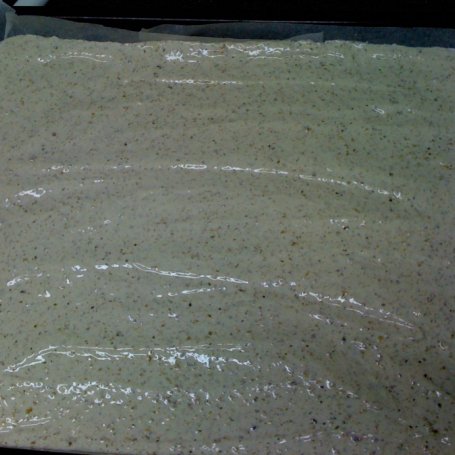 Krok 4 - Tort orzechowy z kremem kajmakowym foto