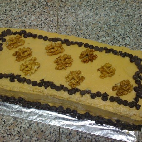 Krok 8 - Tort orzechowy z kremem kajmakowym foto