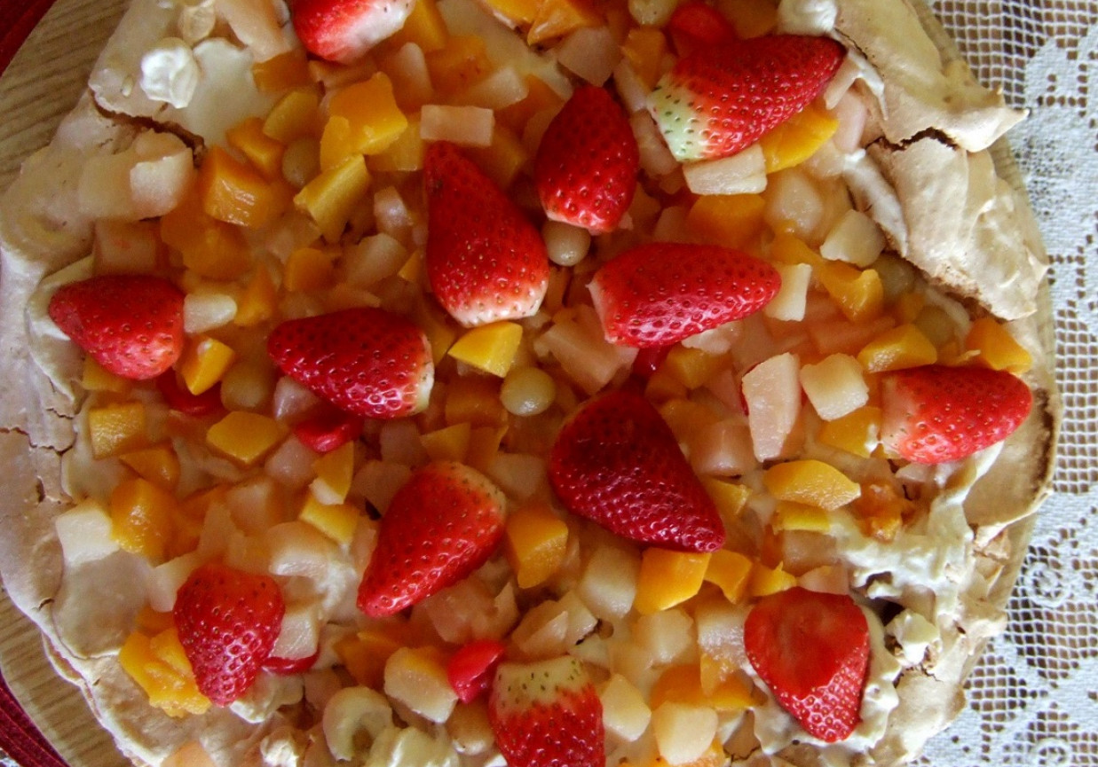 Tort Pawłowej z owocami foto