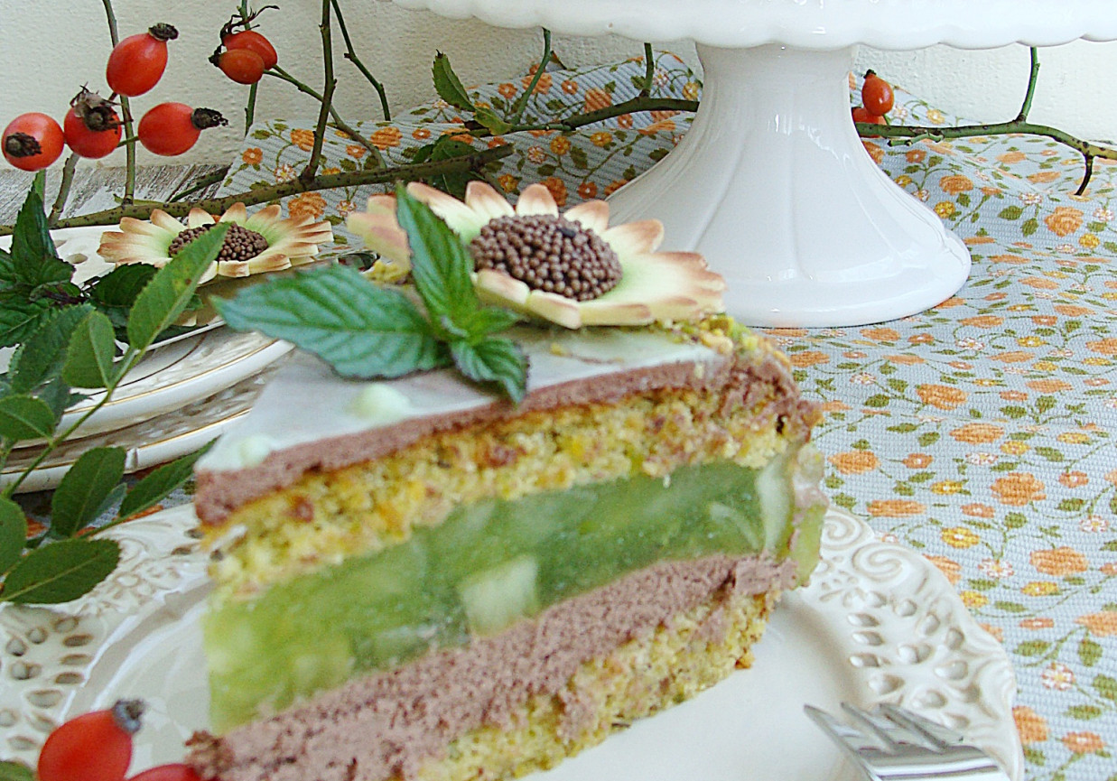 Tort pistacjowo-jabłkowo-czekoladowy foto