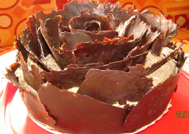 Fotografia przedstawiająca Tort podwójnie czekoladowy