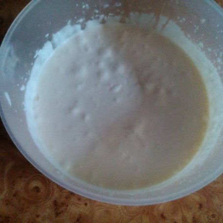 Krok 2 - Tort śmietankowo malinowy z masą cukrową foto