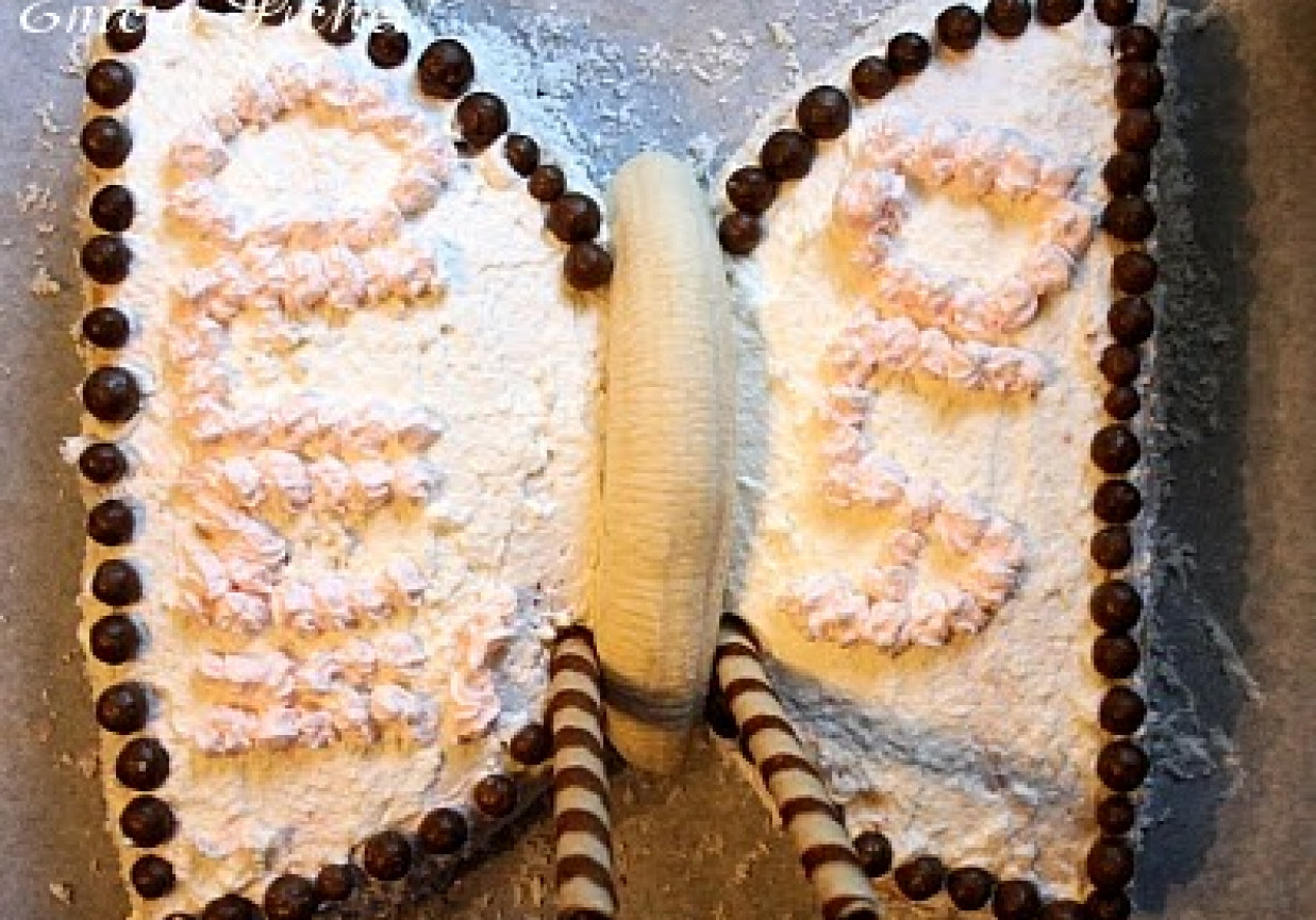 Tort śmietankowy w kształcie motyla foto