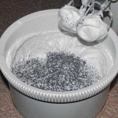 Krok 2 - Tort śmietankowy z bezą makowo-kokosową i oreo foto