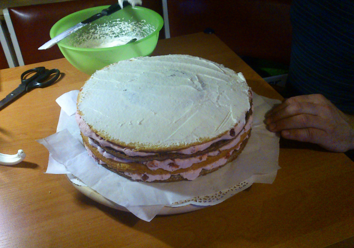 Tort śmietanowo-truskawkowy foto