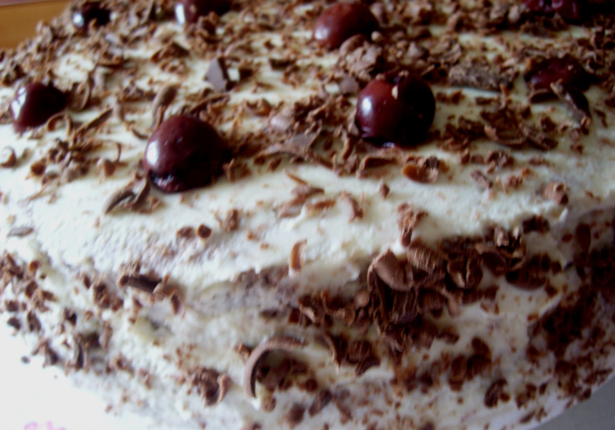 Tort śmietanowo-wiśniowy foto