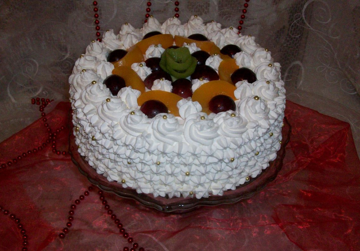 Tort śmietanowy z owocami foto