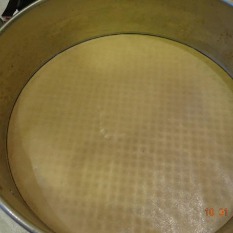 Krok 1 - Tort szachownica z brzoskwiniami przekładany masą cappuccino i mascarpone foto