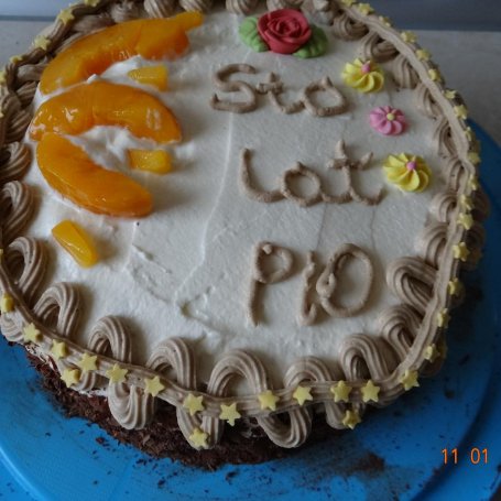 Krok 14 - Tort szachownica z brzoskwiniami przekładany masą cappuccino i mascarpone foto