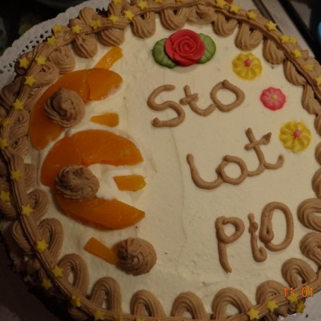 Krok 15 - Tort szachownica z brzoskwiniami przekładany masą cappuccino i mascarpone foto