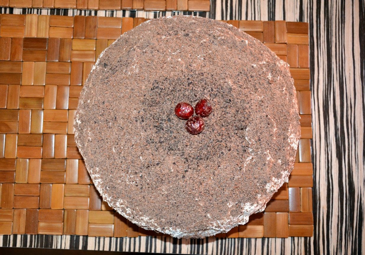 Tort Szwarcwaldzki z wiśniami i czekoladą foto