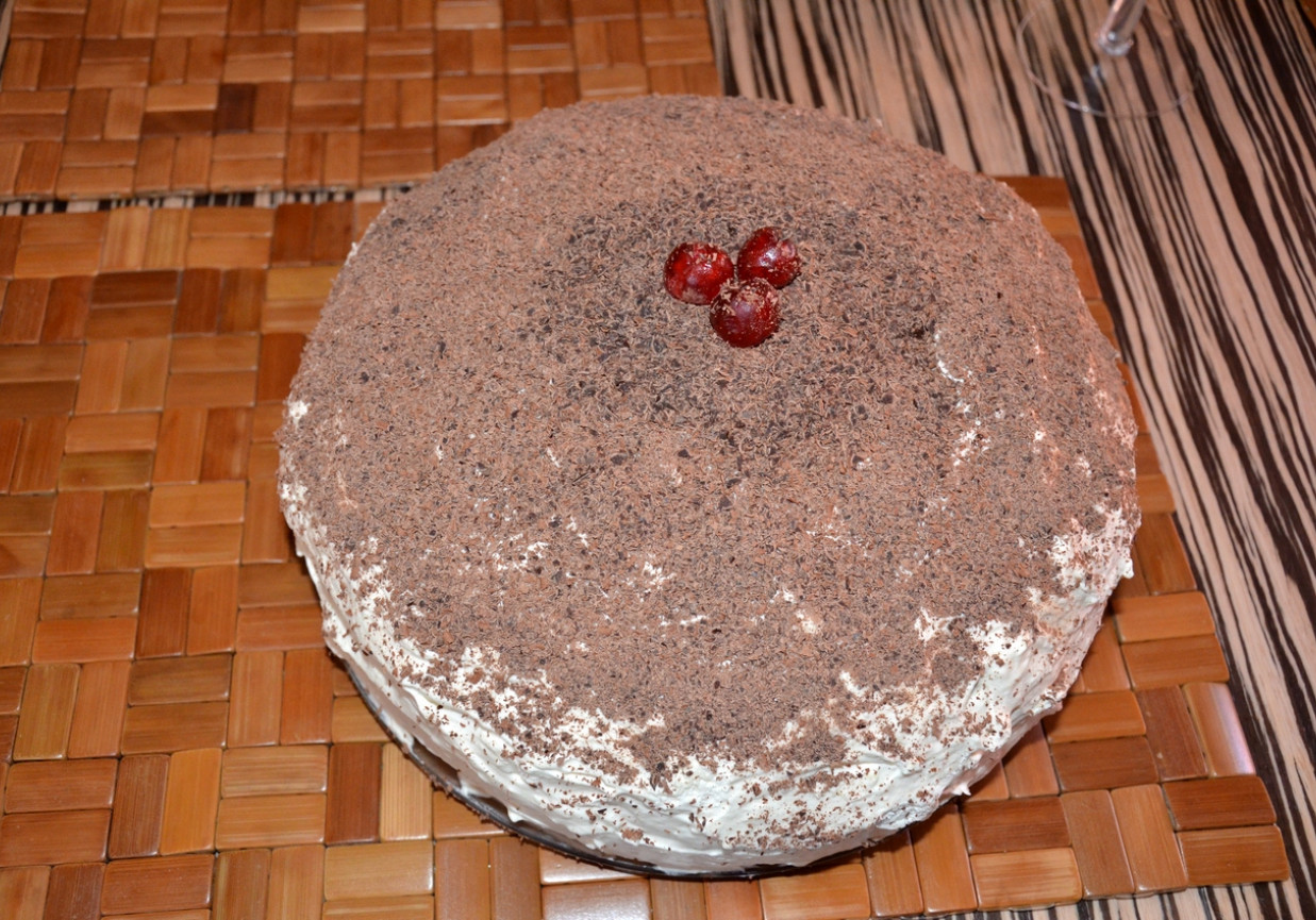 Tort Szwarcwaldzki z wiśniami i czekoladą foto