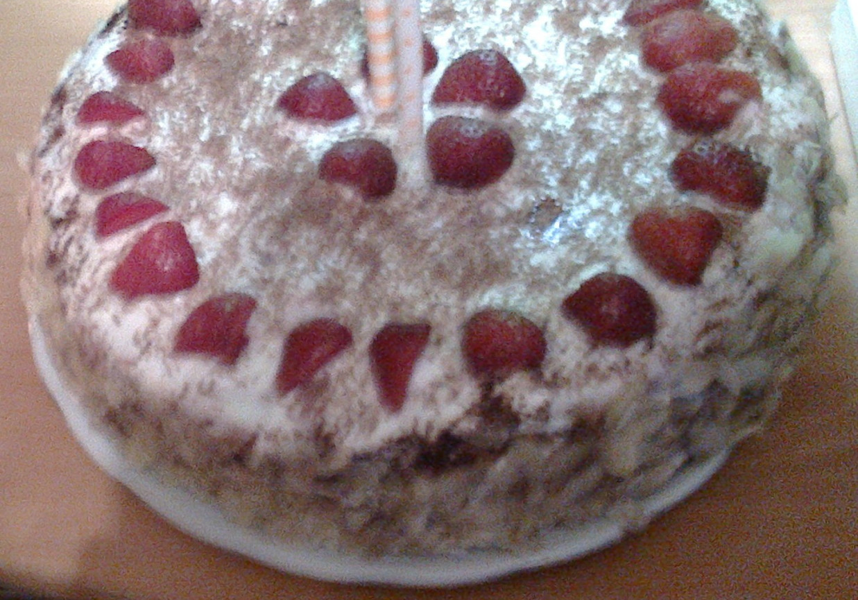 Tort truskawkowy z czekoladą foto