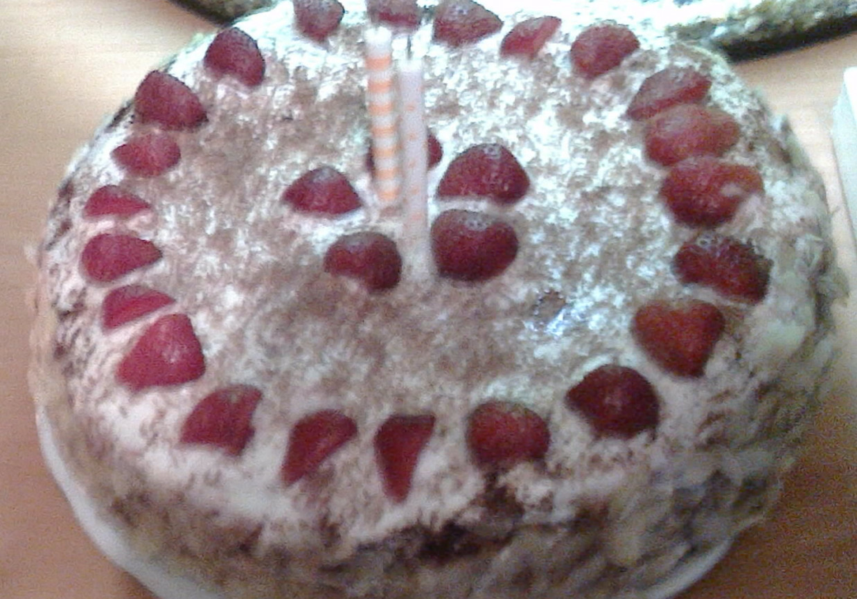 Tort truskawkowy z czekoladą foto