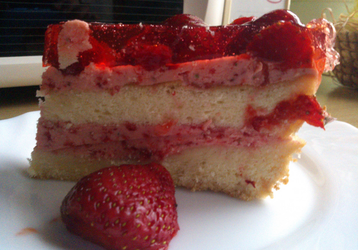 Tort truskawkowy. foto