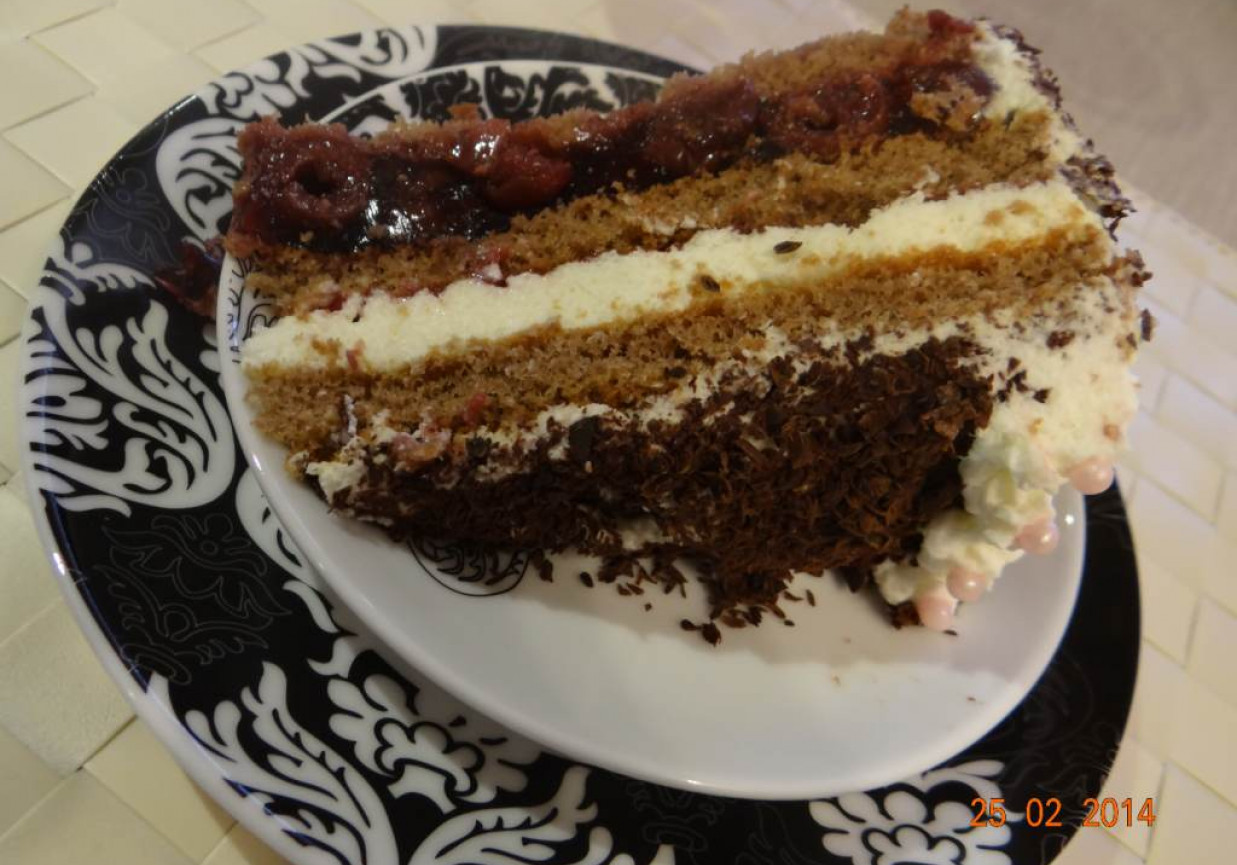 Tort urodzinowy wiśniowo - malinowy  foto