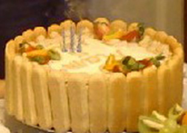 Fotografia przedstawiająca Tort urodzinowy