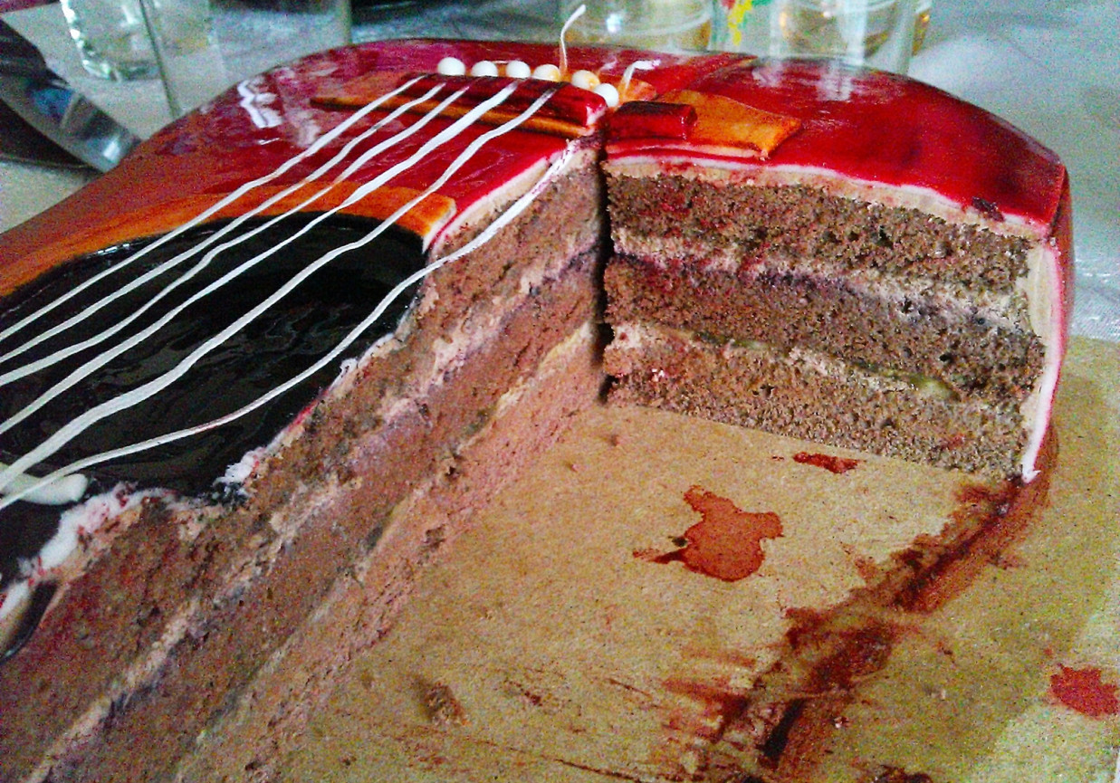 Tort w kształcie gitary foto