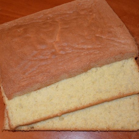 Krok 1 - Tort w kształcie koszuli z krawatem foto
