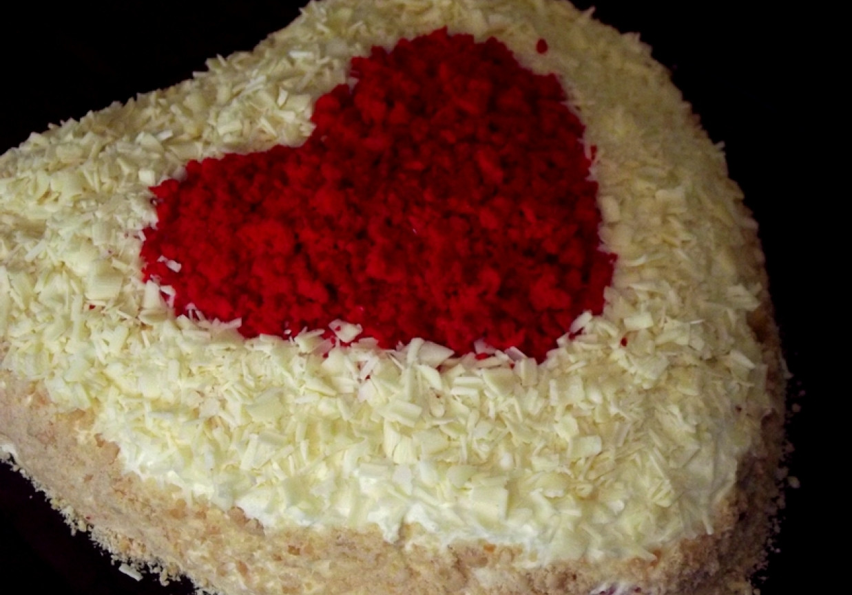 Tort w kształcie serca o smaku michałkowym foto