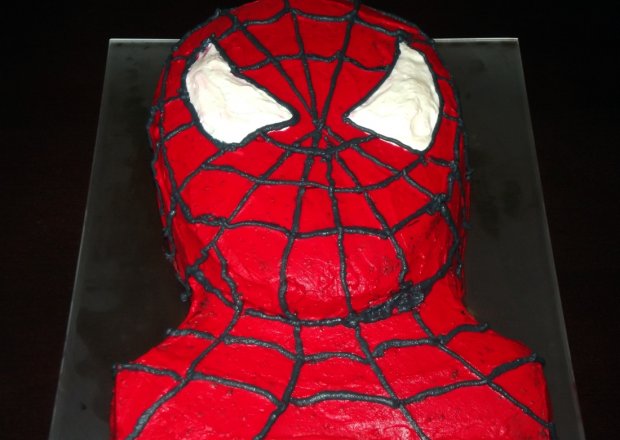 Fotografia przedstawiająca Tort w kształcie Spider-Mana
