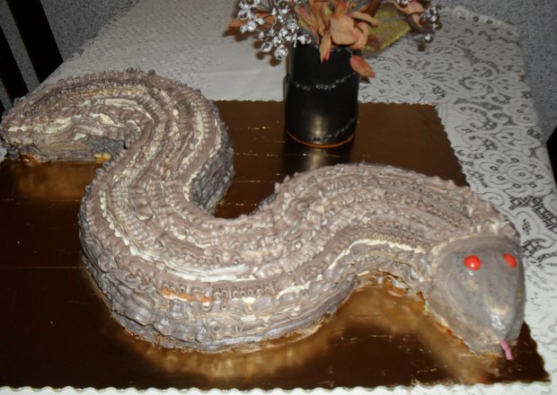Fotografia przedstawiająca Tort wąż